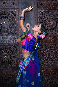 美丽的女人印度美女孩传统服饰图片