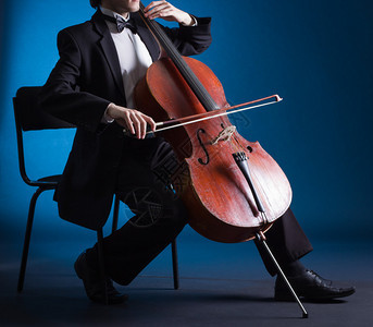 在蓝色背景的大提琴上播放古典音图片