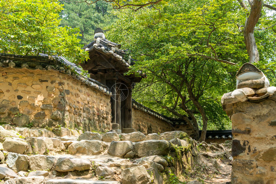 韩国传统庙宇走向大门在南韩索塞文被采取Sosew图片