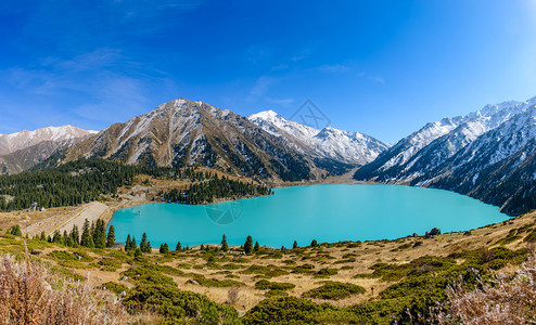 大阿拉木图湖是哈萨克斯坦阿拉木图的一个高地水库和自然里程碑图片
