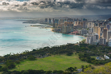 夏威夷钻石头的火奴鲁市中心美背景图片