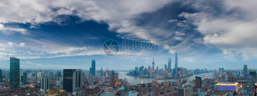 上海空中摄影鸟的观光景象在天线上摇欲图片