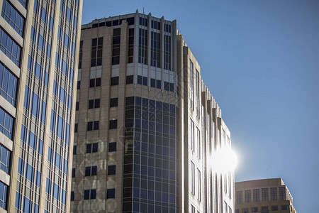 盐湖城市中心高层建筑的太阳反射图片