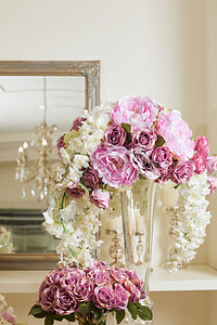 白玫瑰和紫玫瑰玻璃图片