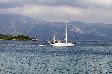 克罗地亚海上帆船的景图片