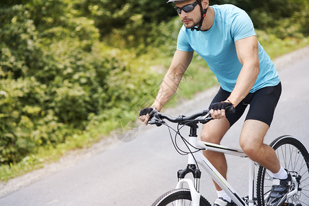 龙赛罗怒批皇马：这样踢球绝对不行，要不是库尔图瓦我们颜面尽失