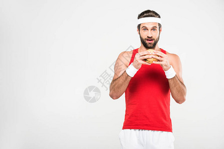 兴奋的运动员吃汉堡包图片