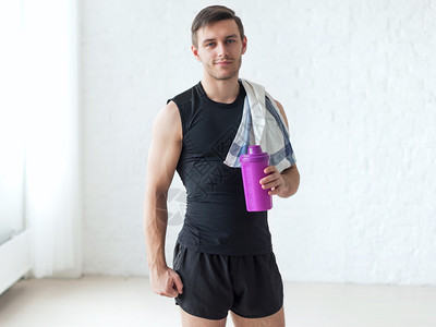 迪亚斯社媒：这是个充满情绪的夜晚，祝阿什拉夫早日重返球场