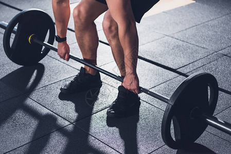 曼联U21将佩戴黑色袖标，向球员贝内特父亲的离世表示默哀