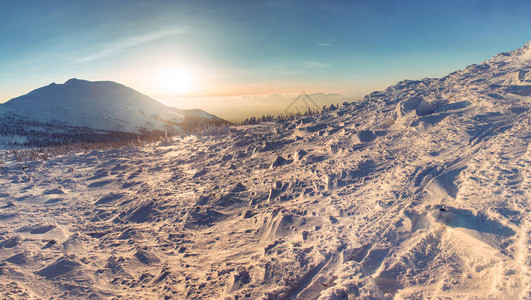 俄罗斯乌拉尔斯阿尔卑斯山高清图片