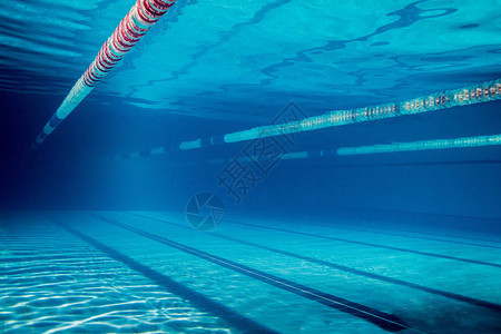空游泳池的水下图片图片