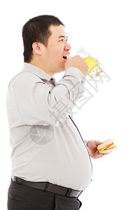 胖商人喝啤酒杯吃汉堡图片