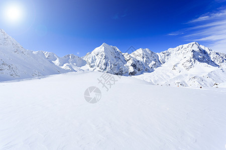 意大利阿尔卑斯山的冰雪峰图片