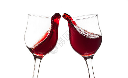 两个红酒杯举吐图片