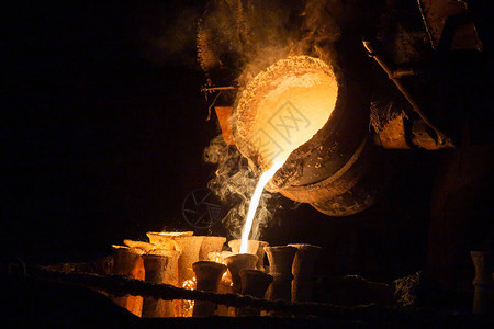工业废蜡铸造用熔炼的钢架填充陶瓷罐图片