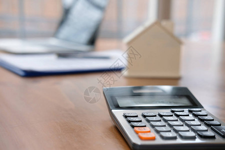 房地产办公室计算和住房模型抵押贷款和财产图片