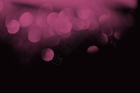 黑色背景上的紫色节庆活动背景图片