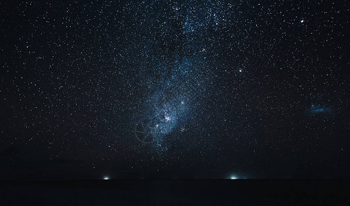 夜间在海面上空的惊人星空马尔代夫Th图片
