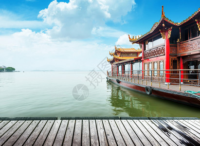 杭州西湖雷峰塔杭州西胡传统船西湖背景