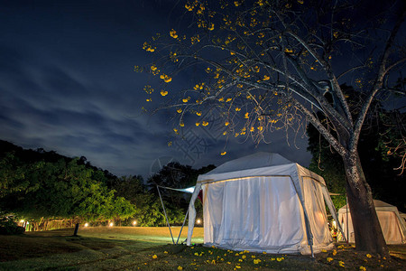非洲远足露营帐篷和美背景图片