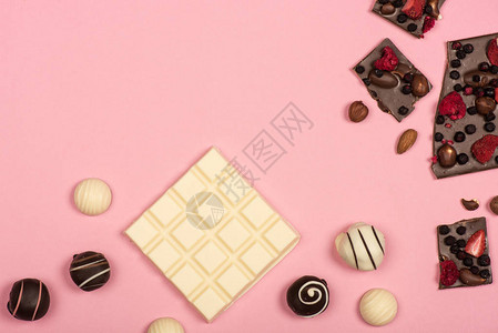 白巧克力果子巧克力和甜糖的顶端景色背景图片