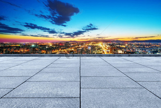 城市夜景和大理石地板北京图片