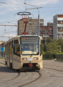 有轨电车在莫斯科的一个工业区图片
