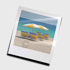 五颜六色的沙滩伞图片