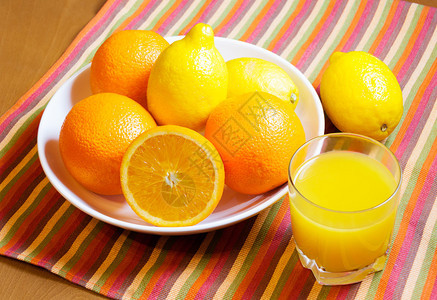橙子柠檬和杯橙汁图片