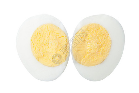两半的煮蛋孤立在白色图片