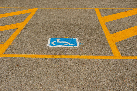 为残疾人预留的停车位背景图片