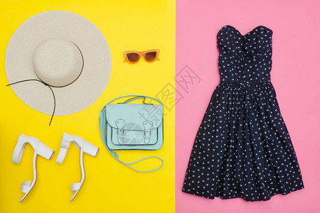 时装概念女暑期衣柜草帽防晒帽手提包和鞋子图片