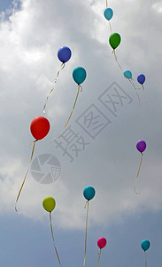 有一组气球膨胀了图片