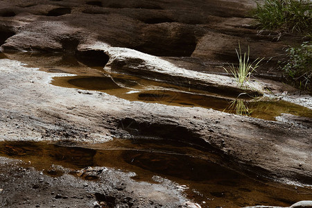 在大峡谷裂开的岩石在石头上裂开缝图片