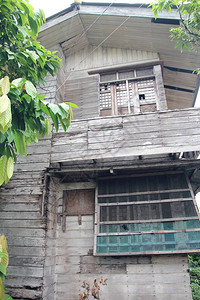 菲律宾南部破旧的祖传木屋图片