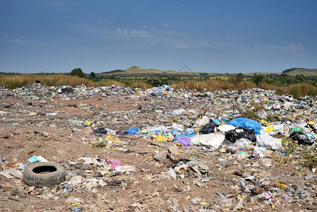 典型的垃圾填埋场被认为是21世纪处理生活垃图片