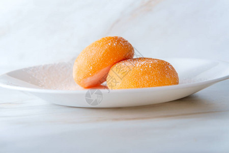 大理石厨房桌上的日本传统橙图片
