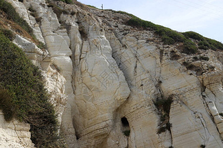 以色列北部城市公园的岩石和图片