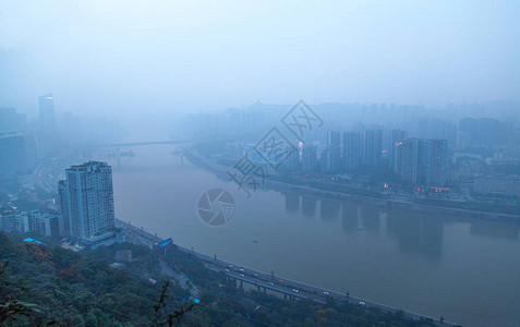 重庆江景河两岸高楼商业区风景城市景色山边的河图片