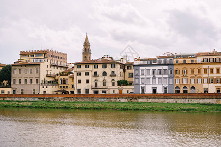 意大利佛罗伦萨海边的房屋在亚诺河上圣灵巴西利图片