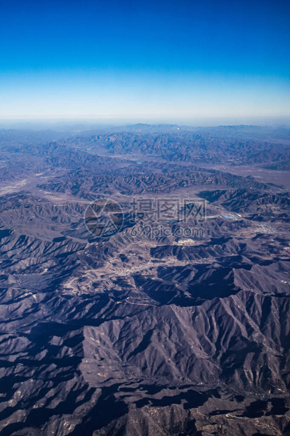 飞机上可见的山区图片
