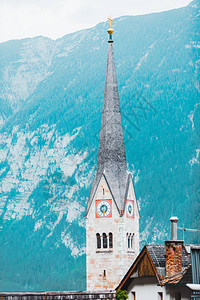 奥地利哈尔施塔特教堂钟楼的景色图片