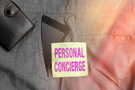 商业照片展示将安排或跑腿的人智能手机设备放在裤子前袋内图片