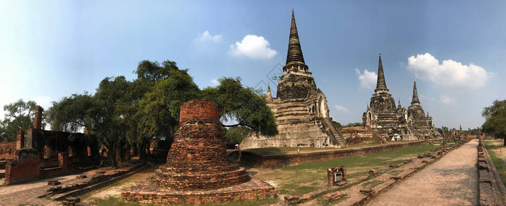 来自WatPhraSriSanphet的全景是泰国Ayutthaya王国背景图片