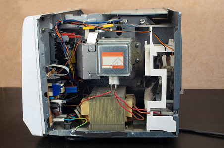 修理微波炉维修家用电器除去侧面板的微波图片