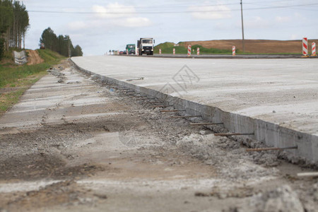 联合扩建水泥路的建设洗背景图片