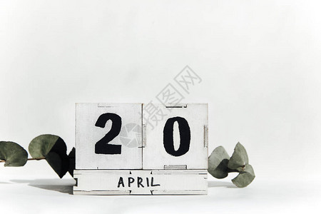 4月20日的WoodenCubes日历白块日期图片