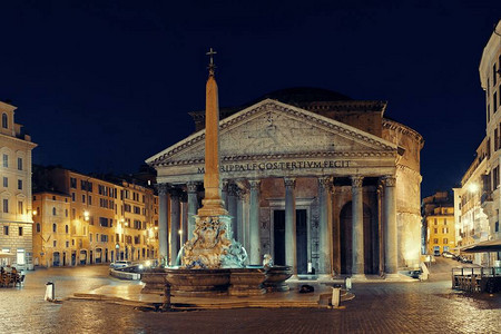 晚上街景的万神殿它是意大利罗马保存最完好的古图片