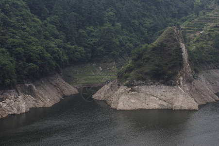 内帕尔湖边陡峭图片