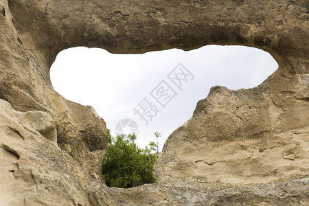观察格鲁吉亚的岩石洞穴城市Applistsikh图片